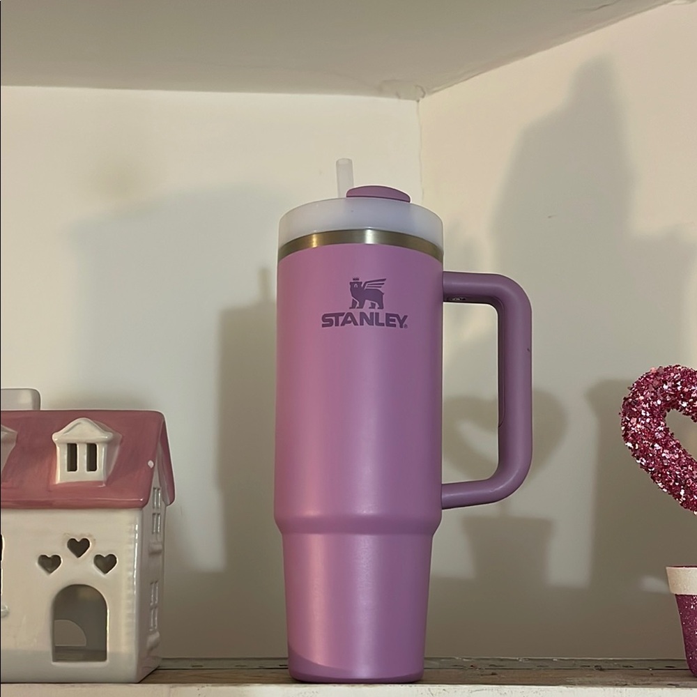 Lilac 30 oz Insulated Mug with Large Handle and Tapered Design